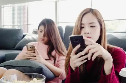 Sinh viên nghiện lướt Facebook, TikTok: Hệ lụy và cách thoát khỏi bẫy màn hình