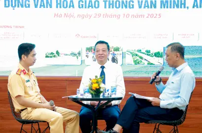 Sinh viên là nòng cốt hình thành văn hóa giao thông văn minh